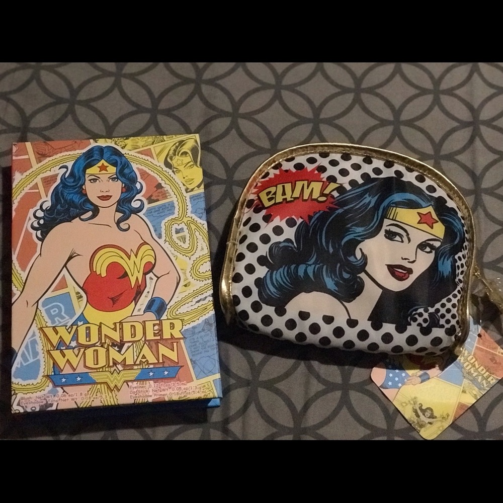 Wonder Woman palette & makeup bag bundle